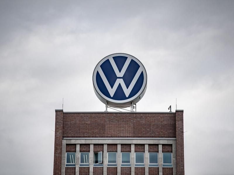 Tarifbeschäftigte bei VW erhalten für das Jahr 2019 eine höhere Prämie. Foto: Sina Schuldt/dpa/Symbolbild
