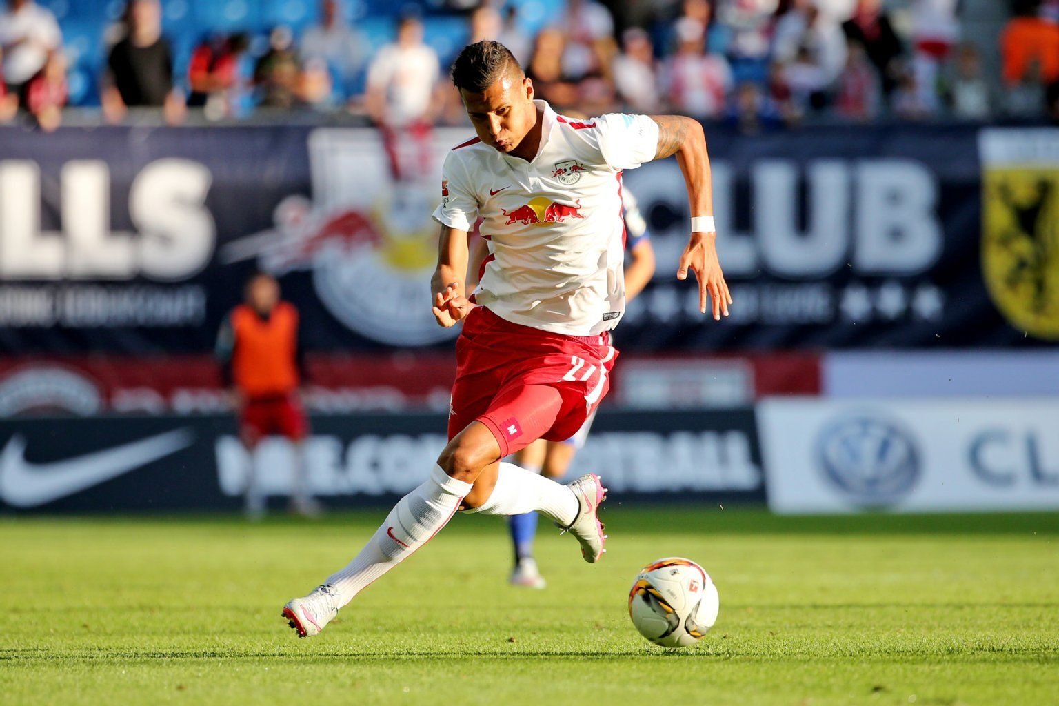 Der Leipziger Spieler Davie Selke am Ball.
