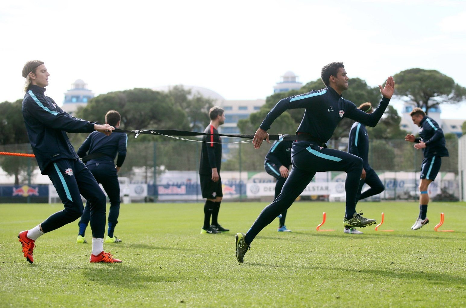 Wer sprintet wem davon? Atinc Nukan (links) und Marvin Compper wetteifern um den Stammposten als linker Innenverteidiger.