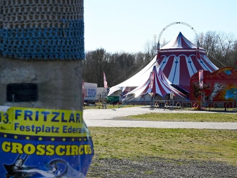 Der Zirkus Paul Busch hat seine Zelte in den Ederauen aufgebaut. Foto: Uwe Zucchi/dpa