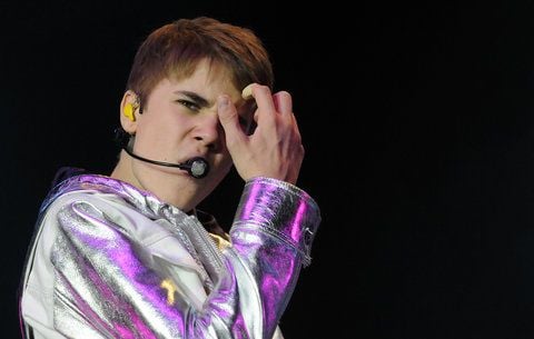 Der kanadische Sänger Justin Bieber tritt im Rahmen seiner My World Tour in der ausverkauften König Pilsener Arena in Oberhausen auf. (FOTO: DPA)