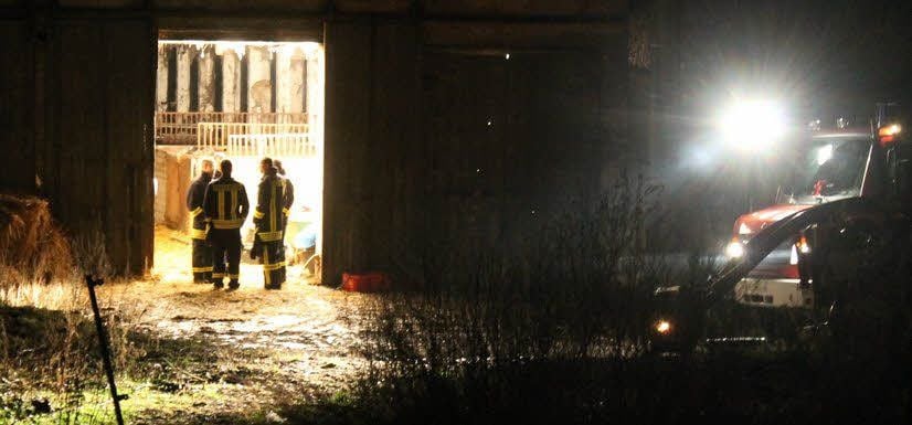 Im Stall gab es keinen Strom. Die Feuerwehr half aus.