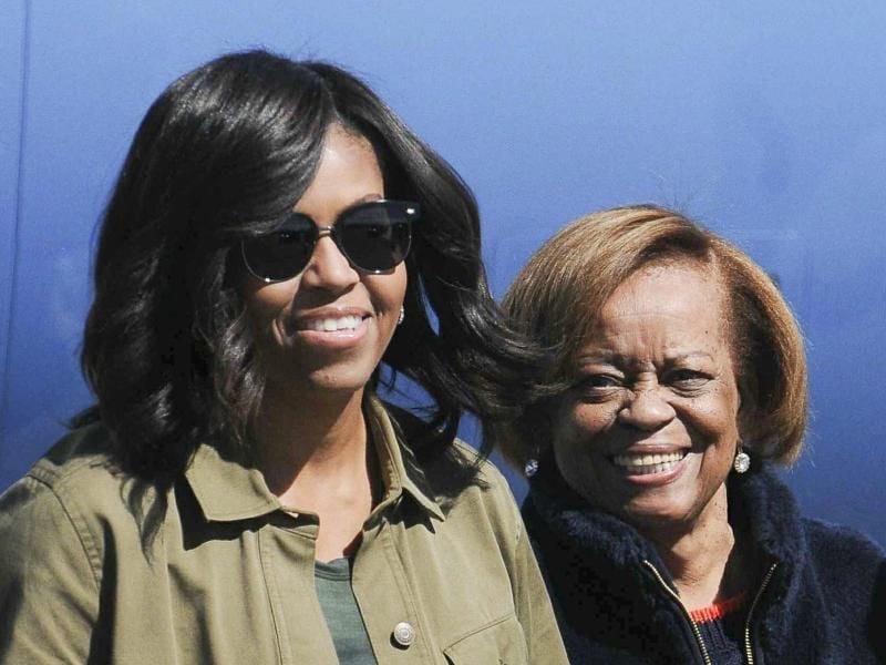 Michelle Obama (l) und ihre Mutter Marian Robinson 2016 in Buenos Aires. Foto: Analia Garelli/TELAM EFE