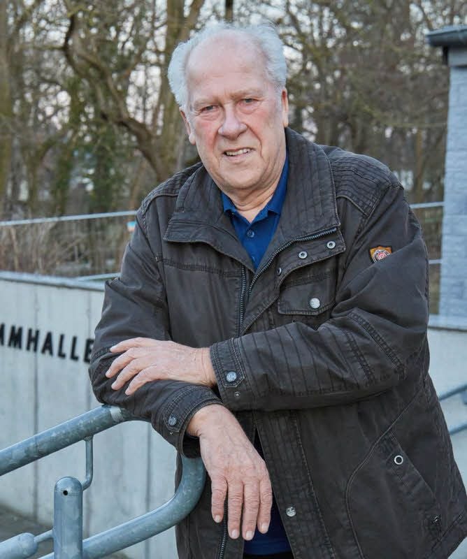 Hans-Dieter Käferhaus vor seinem zweiten Wohnzimmer.