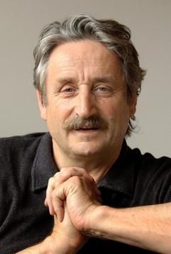 Der weltweit gefragte Startrompeter Ludwig Güttler, aufgenommen am 27.05.2003 in seiner Wohnung in Dresden bei einem dpa-Gespräch. (Foto: dpa)