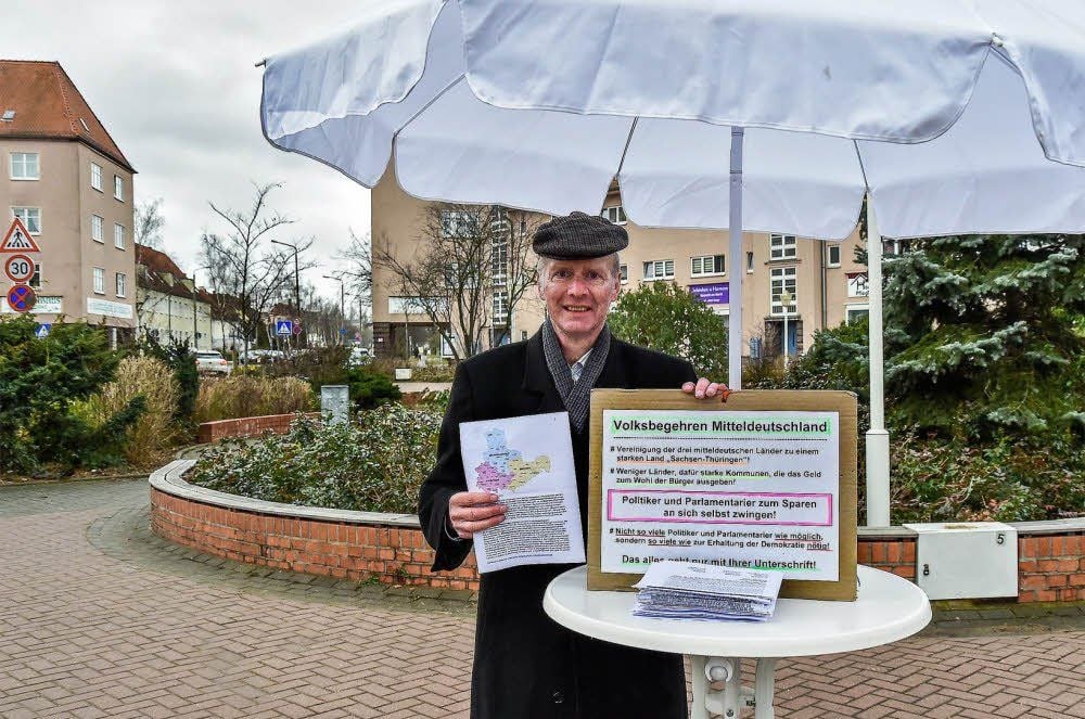 Bernward Rothe hat am Dienstag in Bad Dürrenberg Unterschriften für ein Volksbegehren über ein gemeinsames Bundesland Mitteldeutschland gesammelt.