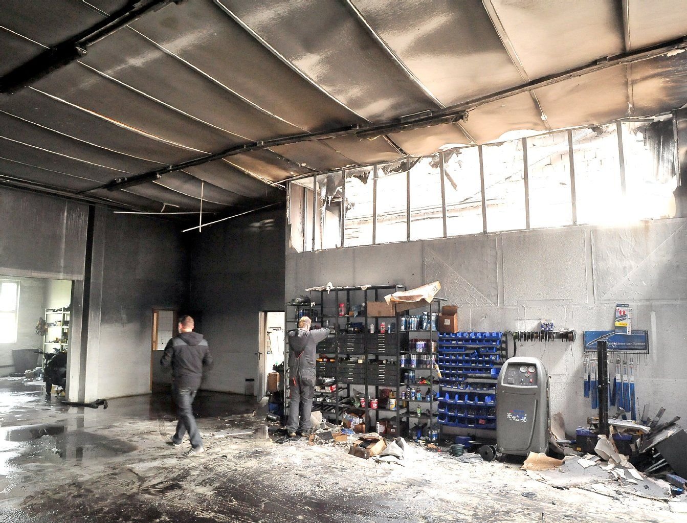 Die ausgebrannte Werkstatt in Reinsdorf.