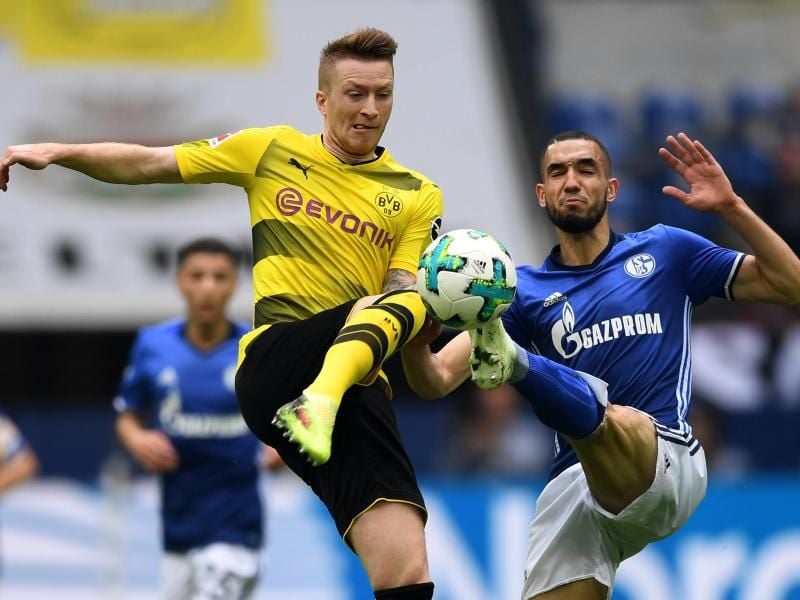 Im Revierderby treffen am 14. Spieltag der Bundesliga der FC Schalke 04 und Borussia Dortmund in Gelsenkirchen aufeinander. Foto: Ina Fassbender