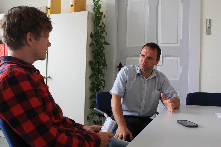 Steffen Schütze, Amtsleiter Sport der Stadt Aschersleben, im Gespräch mit MZ-Mitarbeiter Tobias Große.
