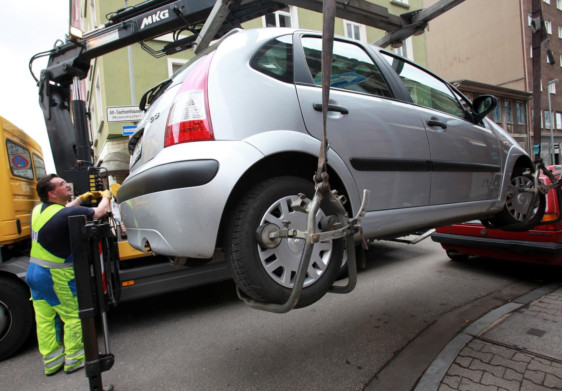 7 Mythen von Falschparkern: Falsch geparkt: Was der Abschleppdienst darf  und was nicht