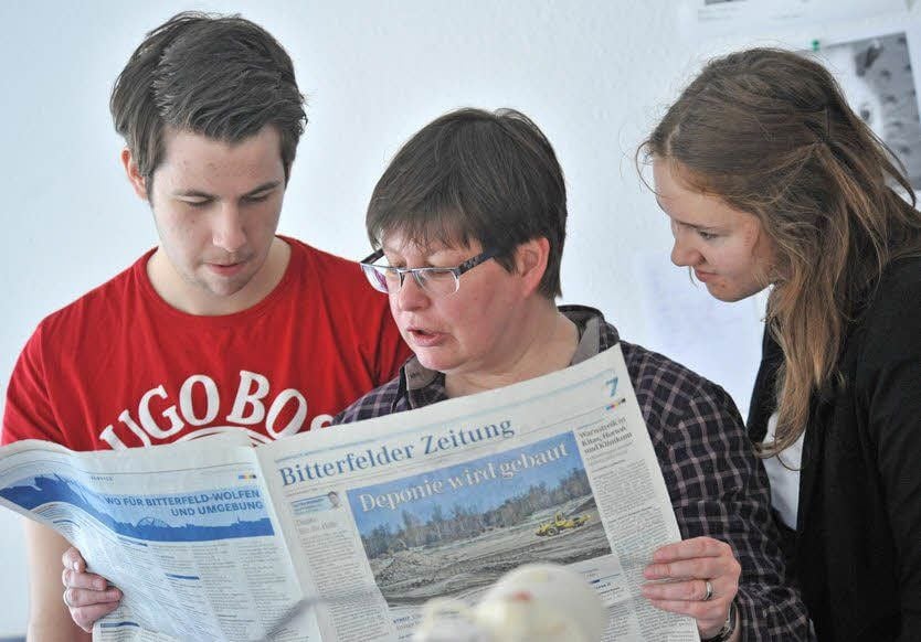 Lisa Geipel und Leon Panniger in der MZ-Lokalredaktion mit Sylvia Czajka (M.)