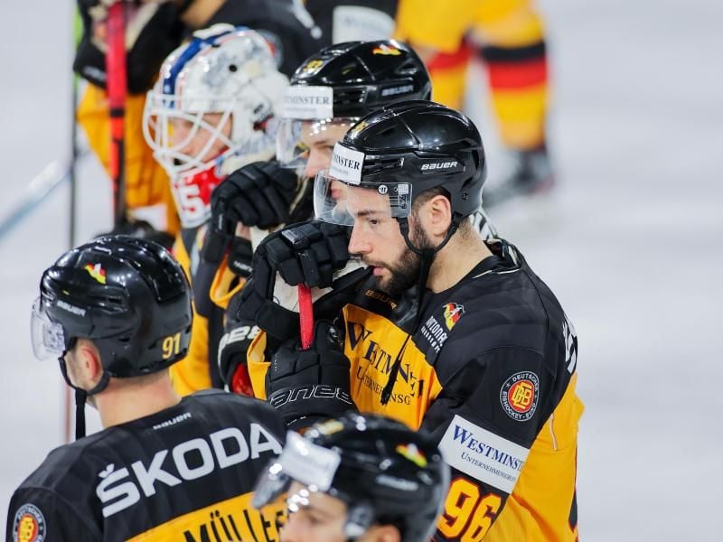 Nach dem Deutschland Cup geht es für die deutschen Nationalspieler bei ihren Clubs weiter mit einem Vorbereitungsturnier der DEL. Foto: Rolf Vennenbernd/dpa