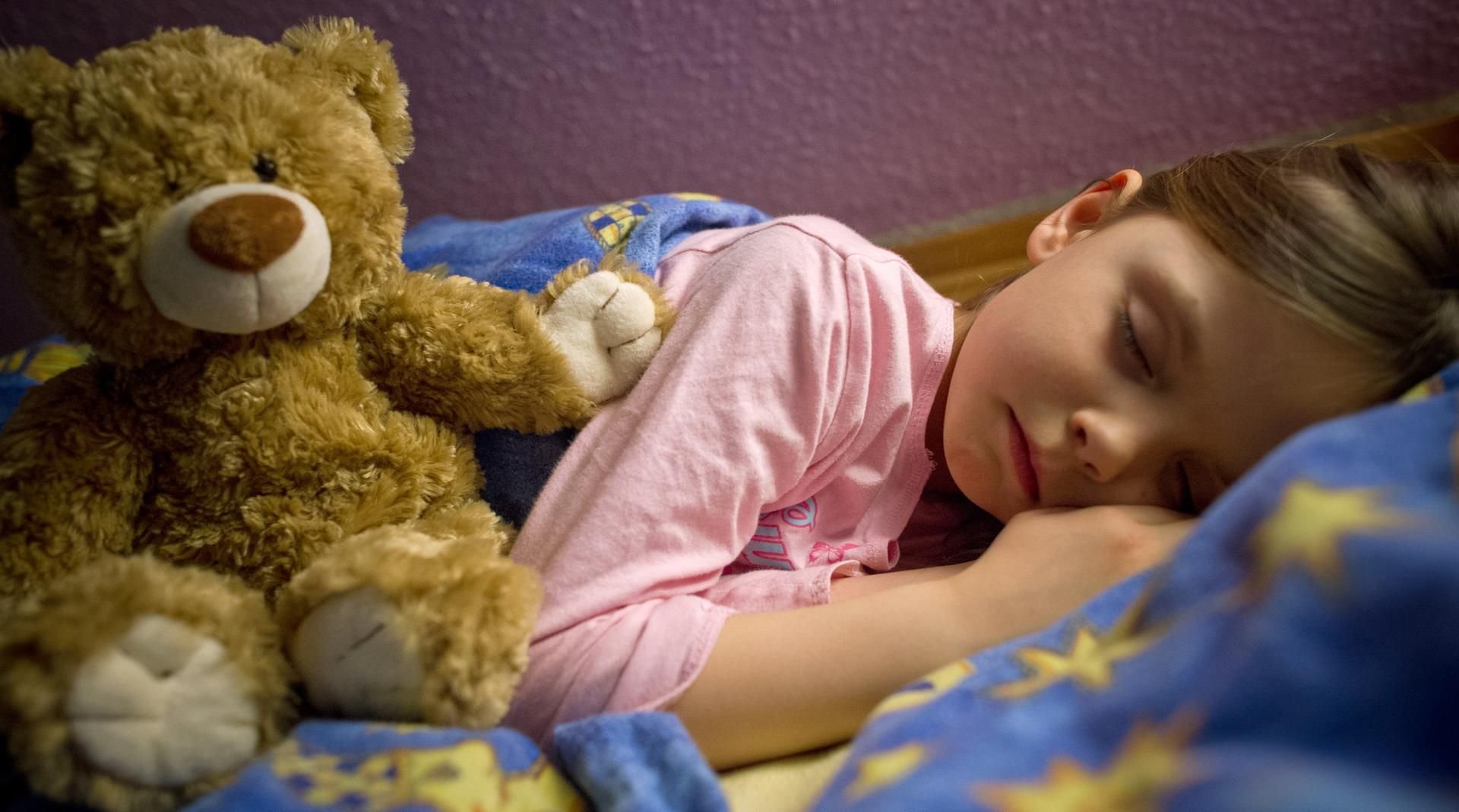 Ausreichender Schlaf ist sehr wichtig für Kinder.