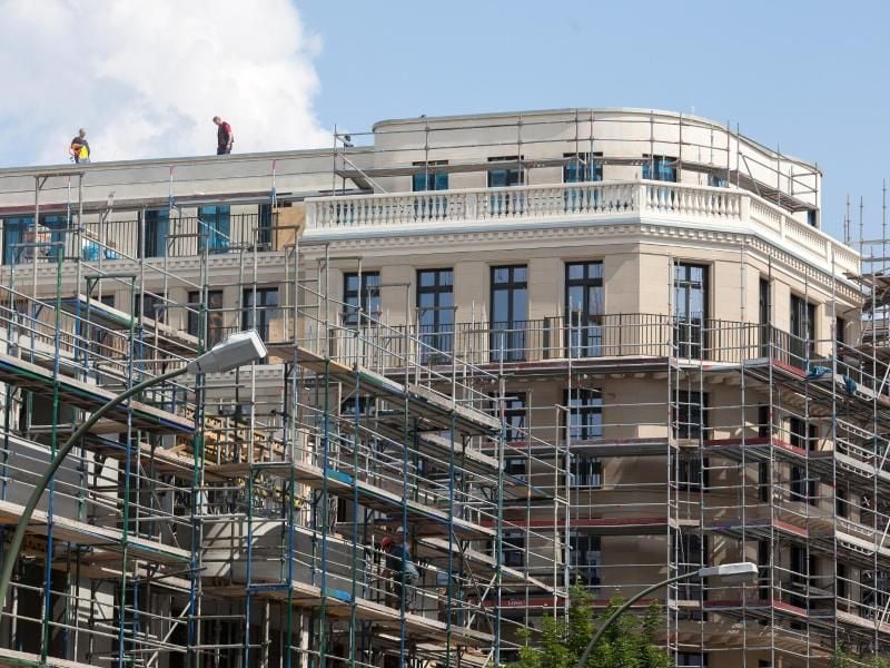 Wer bezahlbaren Wohnraum neu schafft, kann ausnahmsweise einen größeren Teil der Kosten abschreiben. Foto: Bodo Marks/dpa-tmn
