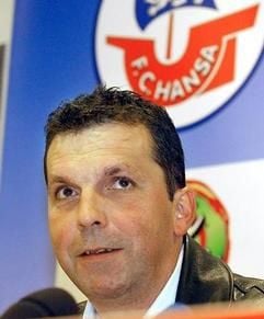 Hansa Rostocks neuer Cheftrainer Juri Schlünz gibt eine Pressekonferenz. (Foto: dpa)