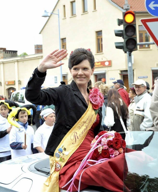 Die Stadt Bernburg sucht eine Nachfolgerin für Rosenkönigin Susanne Karnau.