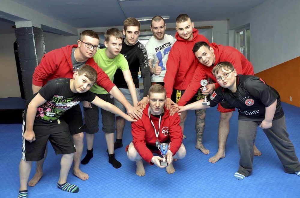 Die Trainingsgruppe. In der Mitte Pokalsieger Erik Schmidt.