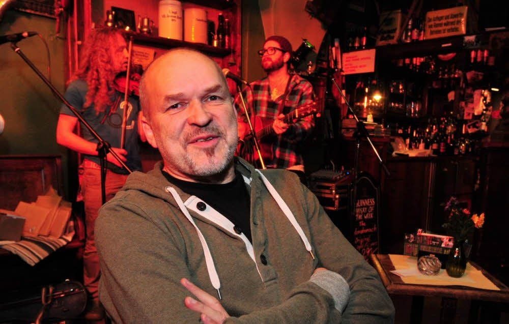 Uwe Brückner in gelöster Stimmung vor dem Konzert am Mittwochabend mit der Band „Keeva“.