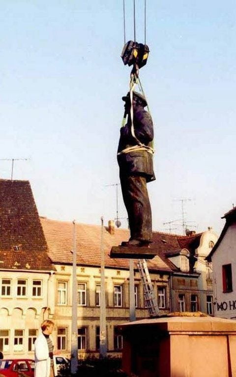 1990 wurde in Eisleben Lenin von seinem Sockel im Stadtzentrum gehoben.
