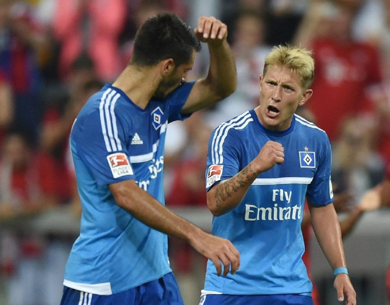Lewis Holtby (r.) und Emir Spahic lieferten sich ein Wortgefecht in der Kabine.