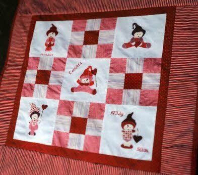 Diese Babydecke hat Andrea Kinzel für ihre Enkeltochter gemacht.