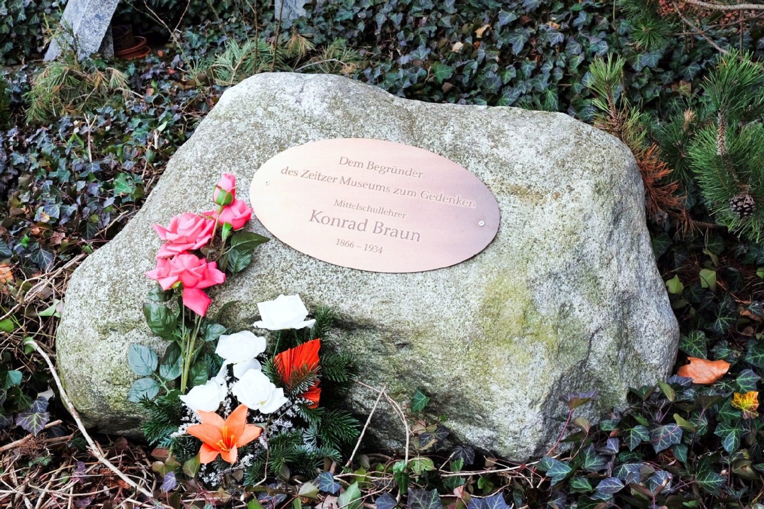 Der Gedenkstein auf dem Michaelisfriedhof in Zeitz.