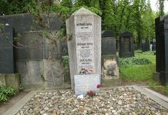 Das Grab der Familie von Franz Kafka auf dem Neuen Jüdischen Friedhof in Prag. (Foto: dpa)