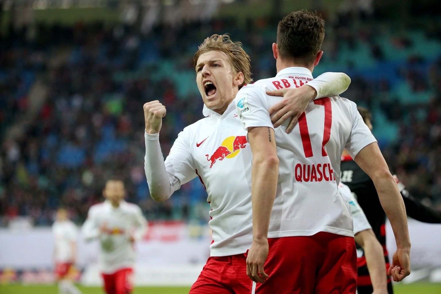RB Leipzig - MSV Duisburg: 17. Spieltag am 06.12.2015 in der Red-Bull-Arena in Leipzig (Sachsen). Leipzigs Emil Forsberg (l) und Nils Quaschner jubeln nach dem 4:2 Treffer.