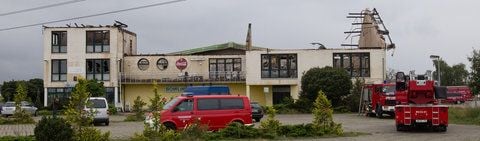 Das zerstörte Sport- und Freizeitzentrum in Wolmirstedt (Bördekreis) (FOTO: DPA)