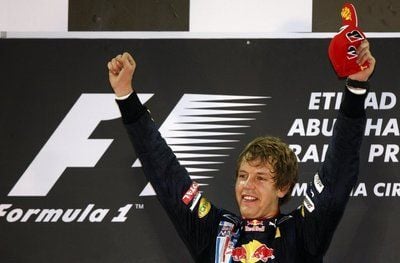 Jubel bei Sebastian Vettel: Der Red-Bull-Pilot sichert sich mit dem letzten Saisonsieg die Vizeweltmeisterschaft. (FOTO: DPA)
