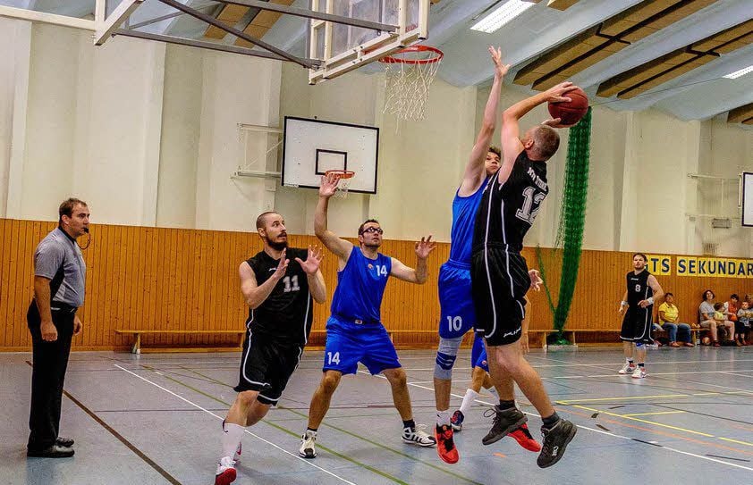 Durch den Sieg gegen den BC Anhalt (blaue Kleidung) qualifizierte sich der MTV Wittenberg für das Landespokal-Achtelfinale.