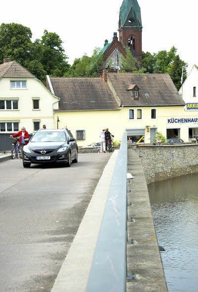 Die Flutbrücke ist seit Samstagnachmittag wieder für Pkw freigegeben.