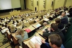 Studenten-Zuschuss von 371 Euro sehr beliebt: Die Zahl der Bafög-Empfänger ist im vergangenen Jahr deutlich gestiegen und hat den höchsten Stand seit 1993 erreicht. (Foto: dpa)