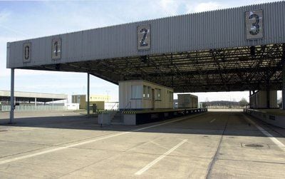 In der 1996 gegründeten Gedenkstätte Deutsche Teilung an der A2 zwischen Helmstedt und Marienborn kann man die frühere Grenzübergangsstelle besichtigen.