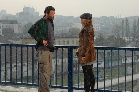 Nebojsa Glogovac als Gavrilo und Anica Dobra als Anica in der Komödie «Belgrad Radio Taxi» von Srdjan Koljevic. (FOTO: FARBFILM FILMVERLEIH/DAPD)