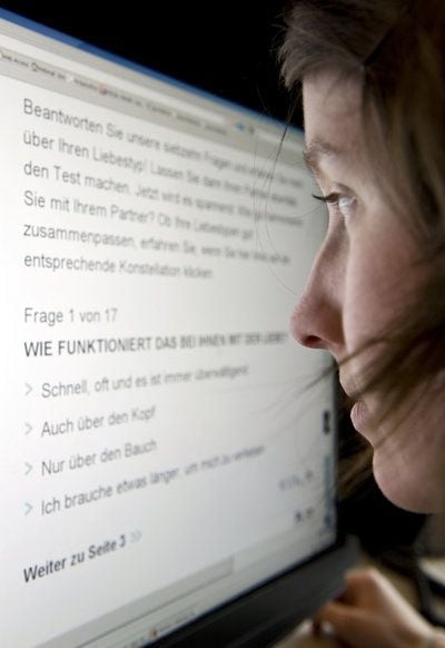 Kreuzchen oder Klick - Psychotests gibt es heute auch online. (FOTO: Jens Schierenbeck/dpa)