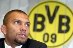 Marcio Amoroso sitzt 2003 auf einer Pressekonferenz in Dortmund. (Foto: dpa)