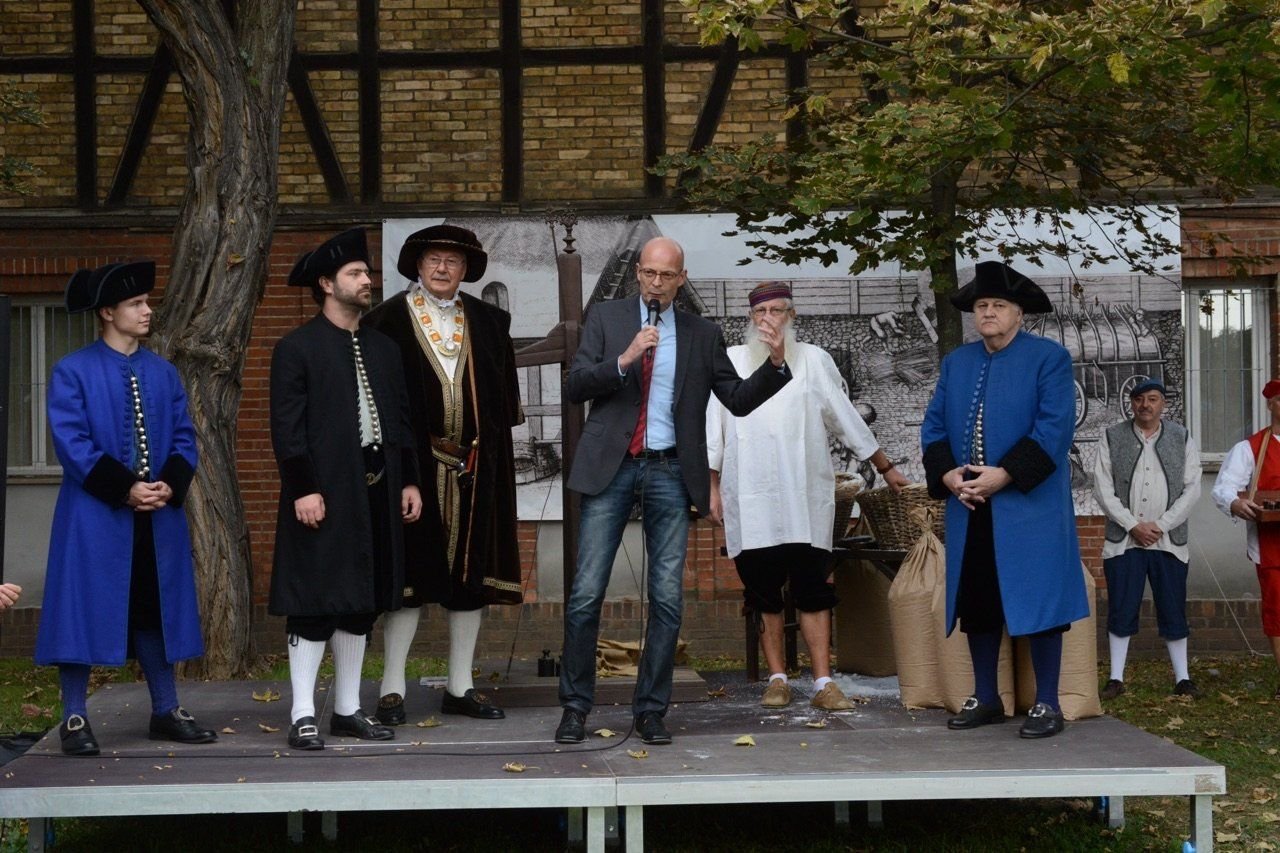 Halles OB Bernd Wiegand beim Salzfest.