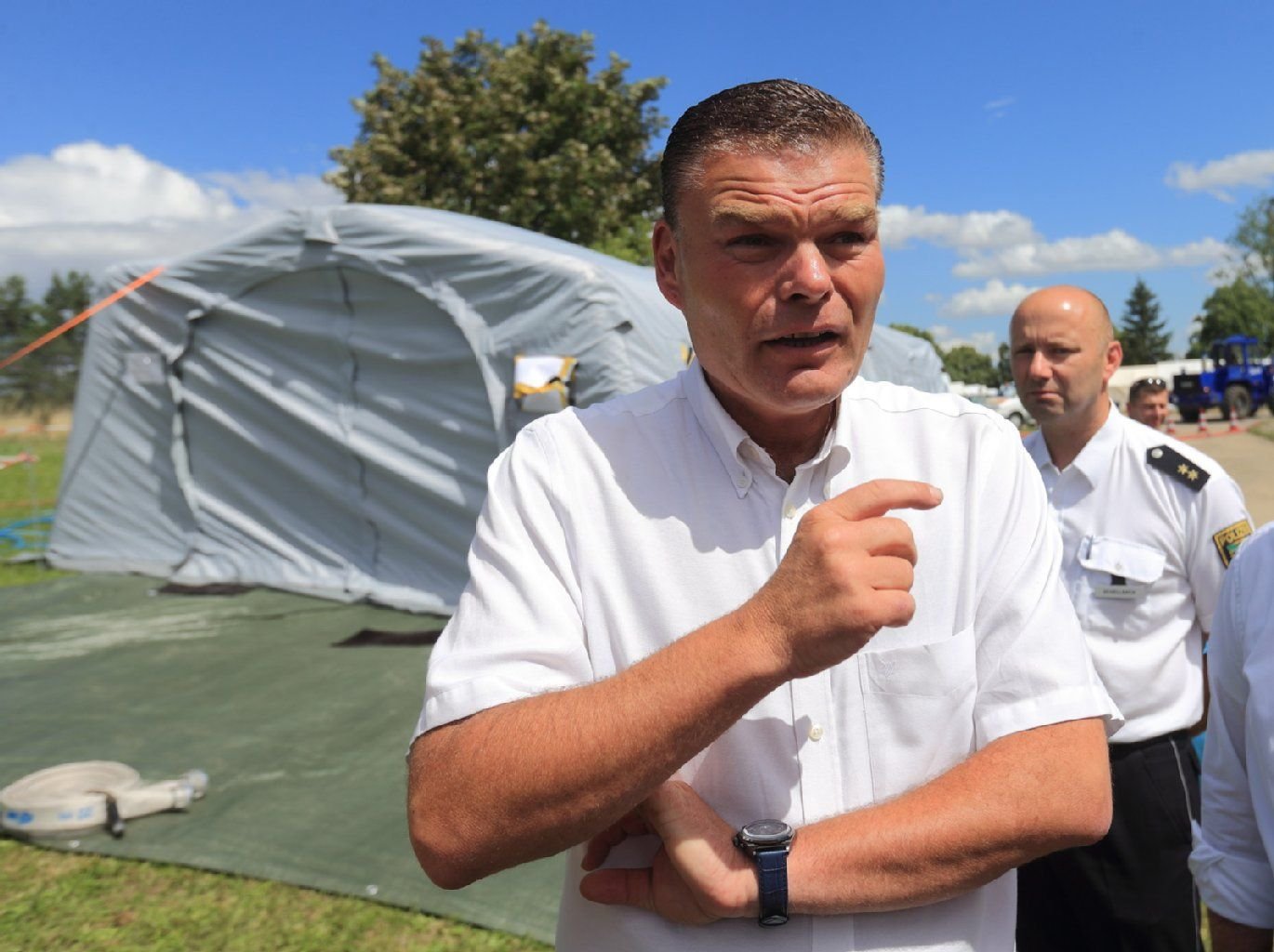 Sachsen-Anhalts Innenminister Holger Stahlknecht (CDU) in der Zentralen Anlaufstelle für Asylbewerber (ZASt) in Halberstadt.