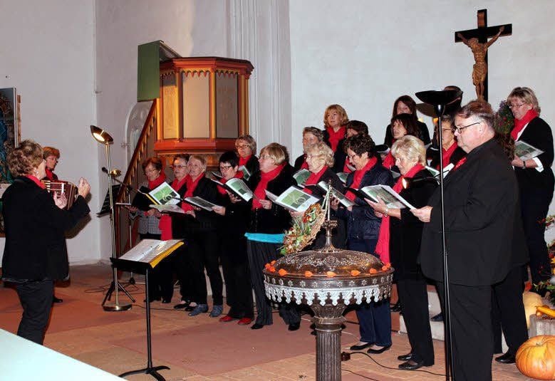 Ein besonderes Ereignis für die Sangesfreunde aus Listerfehrda war der gemeinsame Auftritt mit Kammersänger Roland Schubert.
