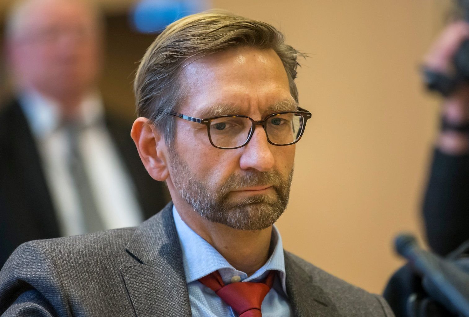 Der ehemalige NPD-Funktionär Kai-Uwe Trinkaus sitzt im Landtag in Erfurt vor dem nach ihm benannten Untersuchungsausschuss des Thüringer Landtags.