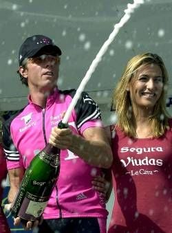 Winner German cyclist of team Telekom Danilo Hondo raises his arms after crossing the finish line followed by Spaniard of Mapei team Oscar Freire (R) during the second stage of Cataluna Cycling Race from La Senia to Les Borges Blanques, north-eastern Spain, Tuesday, 18 June 2002. dpa