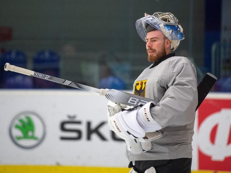 Torhüter Philipp Grubauer beim Training der deutschen Eishockey-Nationalmannschaft. Foto: Monika Skolimowska
