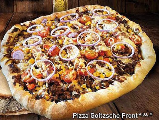 Jeder, der die Pizza kauft, spendet 50 Cent für den Jugendclub.