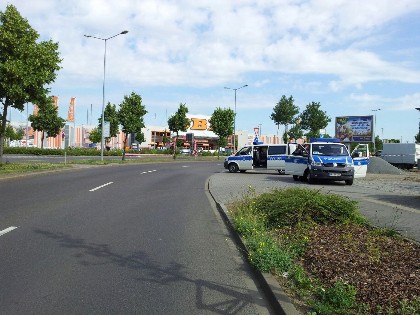 Die Polizei hat das Gebiet um den Fundort der Bombe in Leipzig weiträumig abgesperrt.