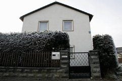 Das Haus in München, in dem die Leichen eines Mannes und seines achtjährigen Sohnes entdeckt wurden. (Foto: ddp)
