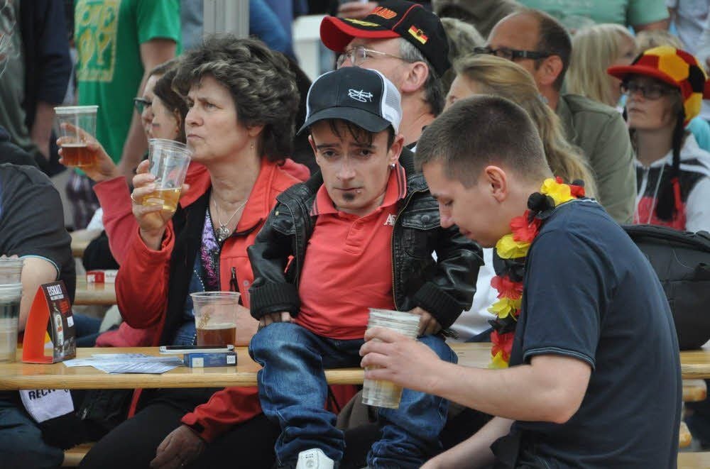 Auch beim Public Viewing im Innenhof des Wolfener Rathauses im Juni 2014 saß Paul mit in der ersten Reihe.