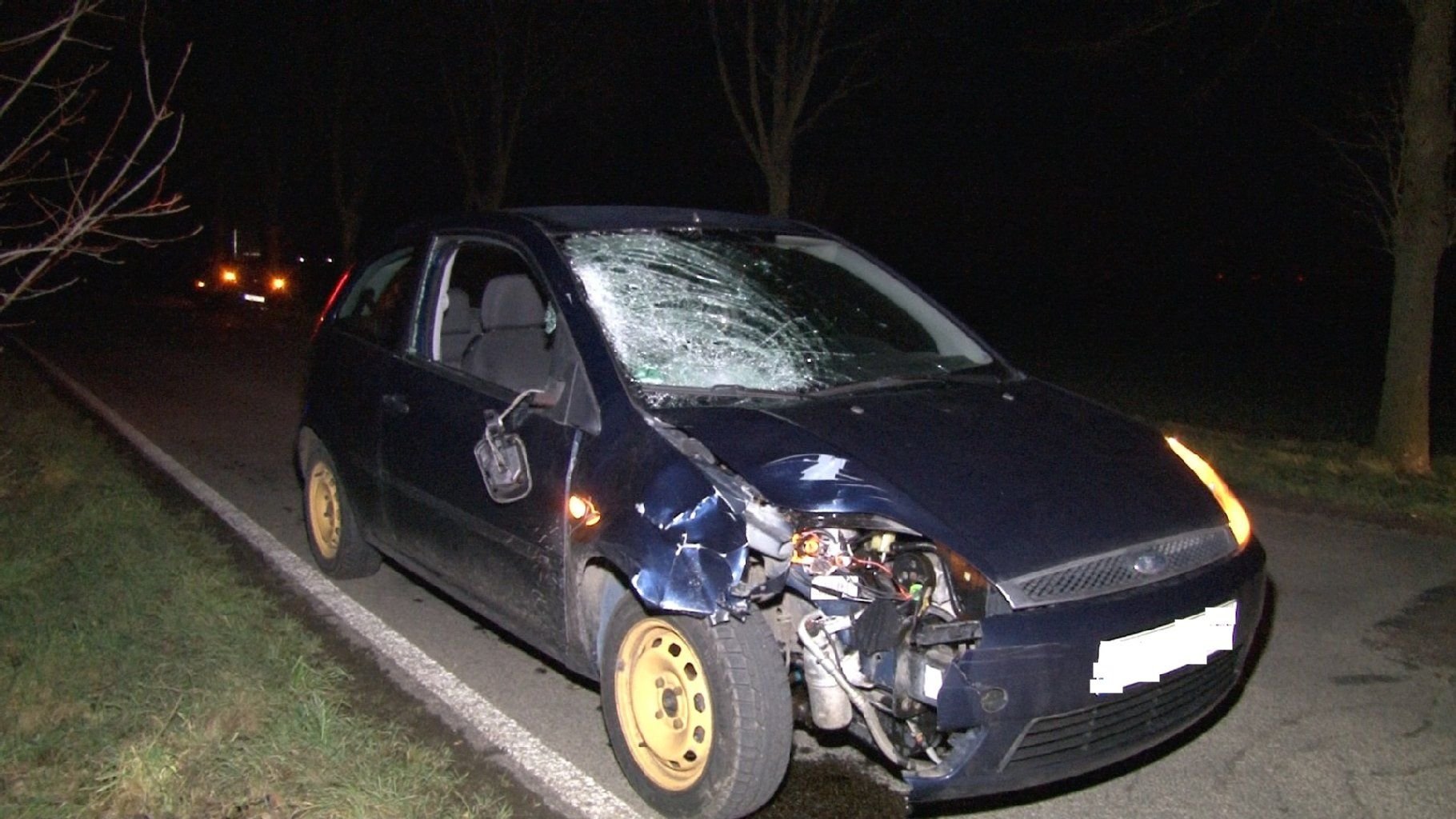 Bei einem Zusammenstoß mit einem Auto wurde eine 13-Jährige tödlich verletzt.