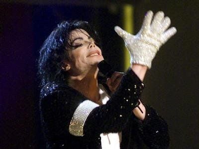 Der frühere Michael-Jackson-Manager Dieter Wiesner hat die Rechte zur Herstellung und zum Vertrieb des „Michael Jackson Mystery Drink“ gesichert und will das Getränk nun in Bad Lauchstädt abfüllen.
