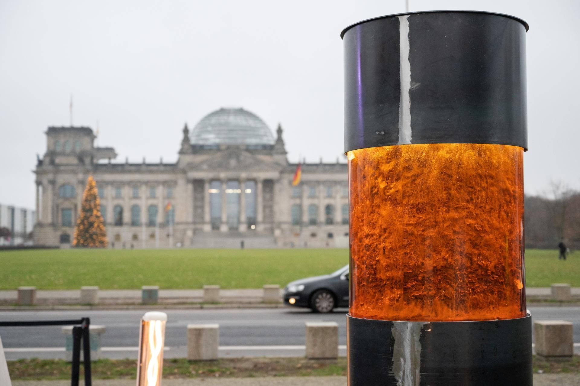 Die entsprechende Säule des Zentrums für politische Schönheit.